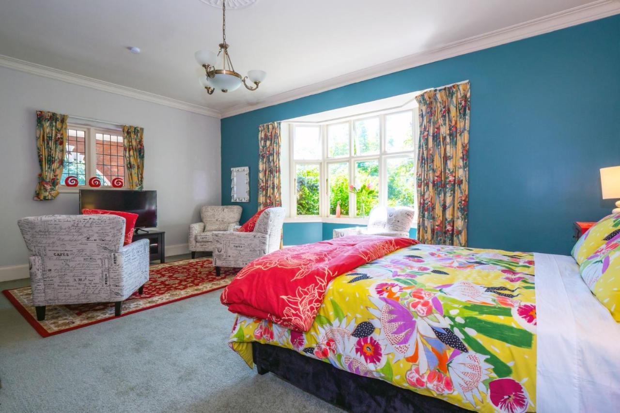 The Ocean Breeze Cbd Bed & Breakfast Timaru Exterior photo