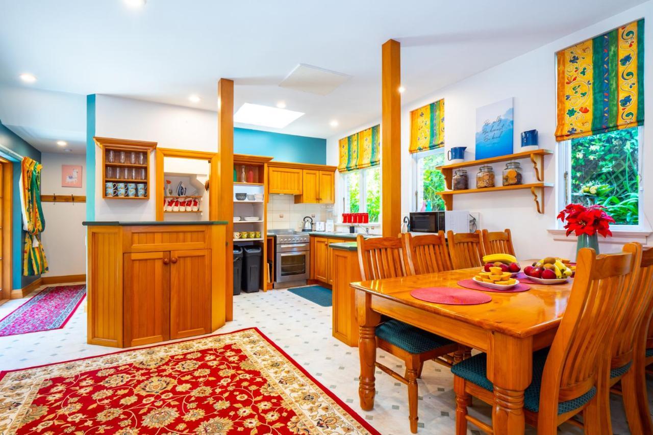 The Ocean Breeze Cbd Bed & Breakfast Timaru Exterior photo